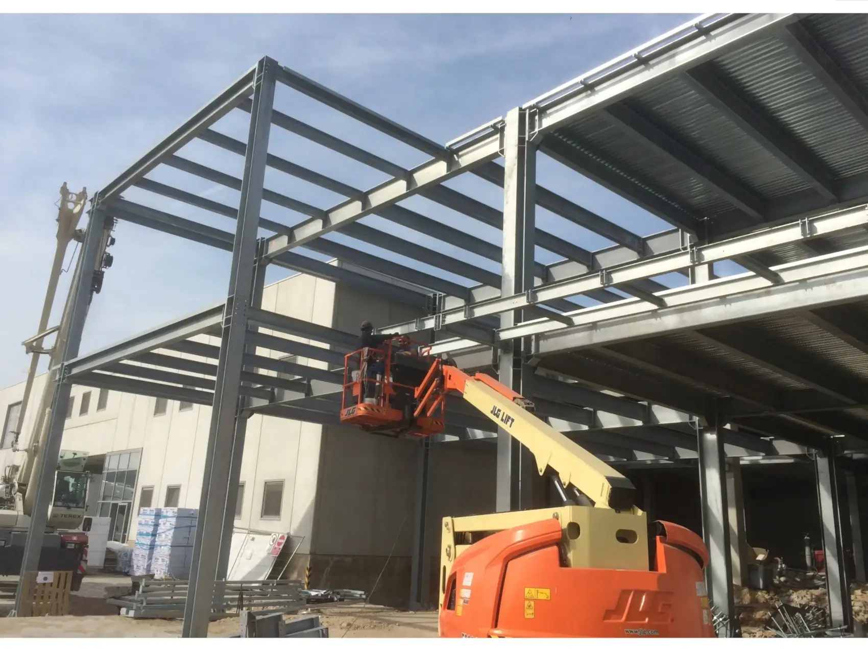 Progettazione realizzazione soppalchi interni in acciaio