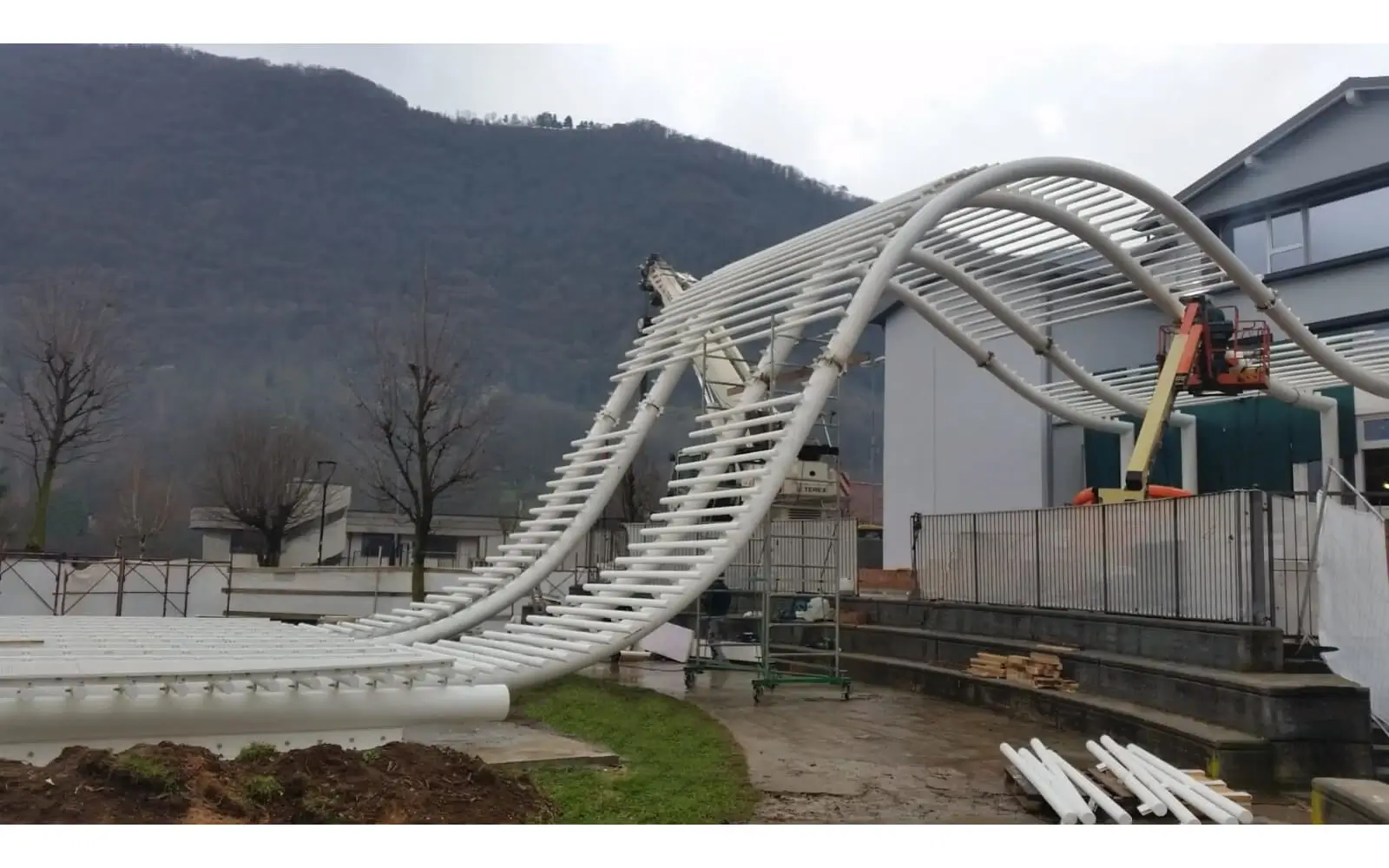 Progettazione realizzazione pensilina in acciaio