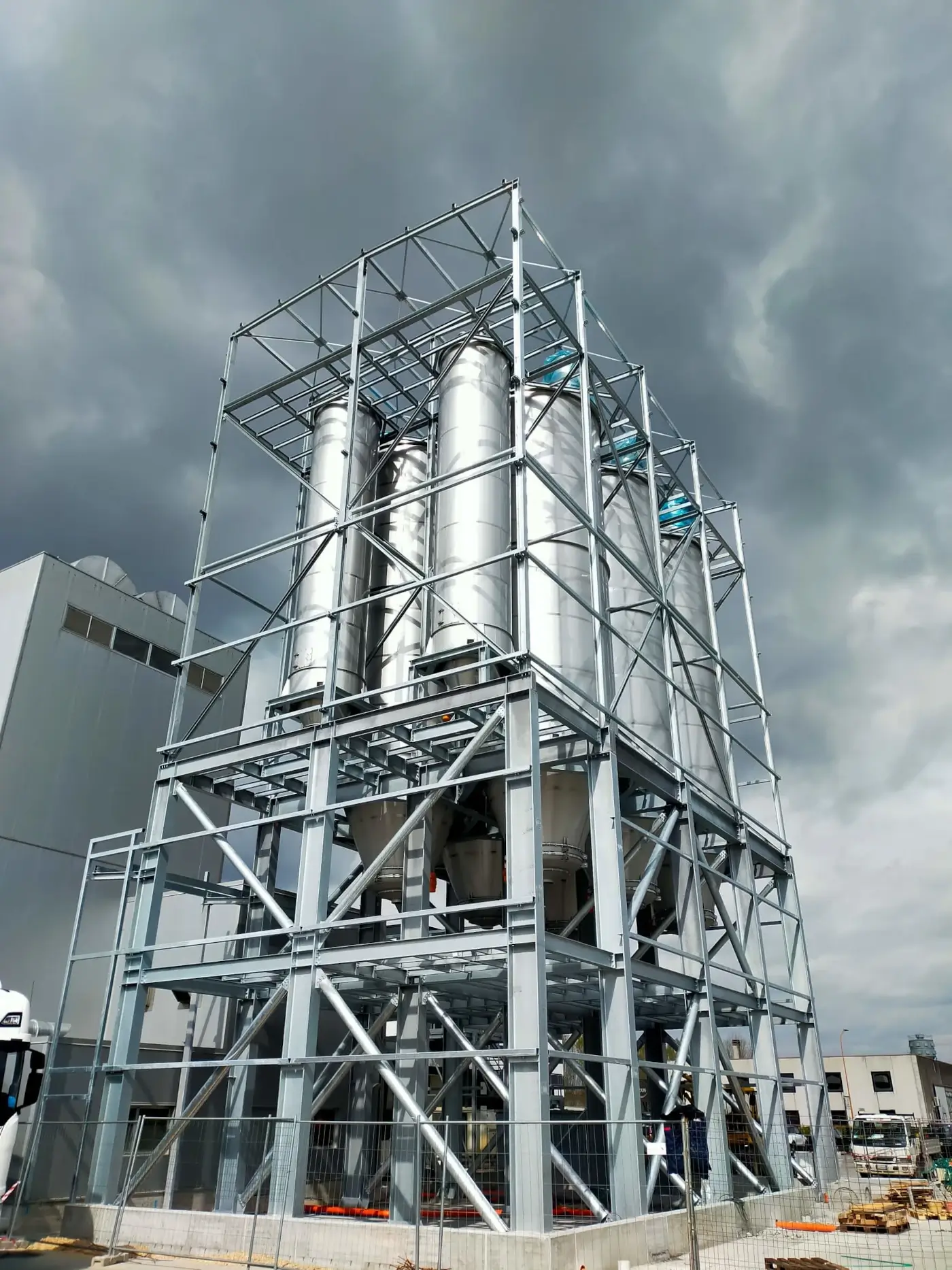 Progettazione realizzazione torre sili in acciaio