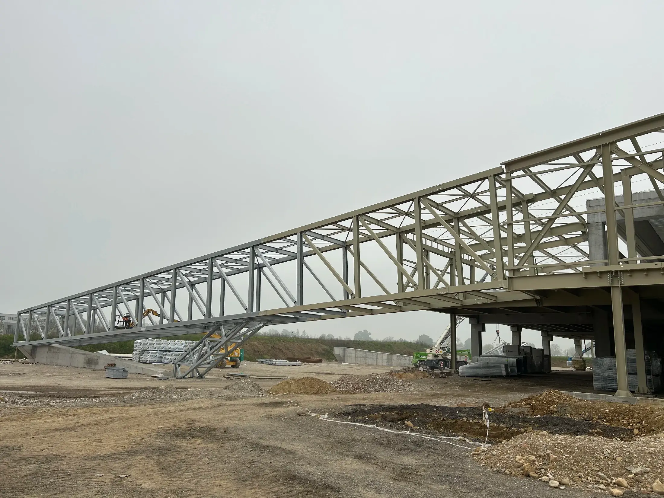 Progettazione di passerelle in acciaio, ferro, carpenteria metallica ciclopedonali, pedonali, carrabili e per mezzi pesanti | Mangili & Associati Spa